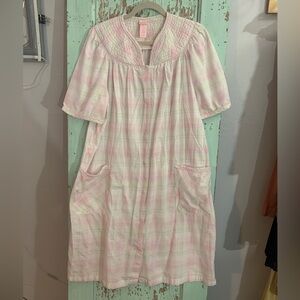 Women’s Secret Treasures pink and white button-up gown with pockets